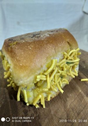 A picture of Dabeli.