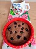 Galleta de harina de coco, cacao y maní, midiendo con tapita de polvo Royal®