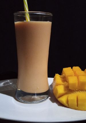 A picture of Mango strawberry yogurt smoothie.