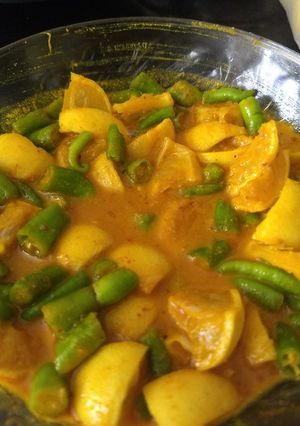 A picture of Lemon chilli pickle.