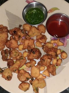 मूंग दाल के मंगोड़े(moong dal k mangode recipe in hindi) रेसिपी मुख्य फोटो