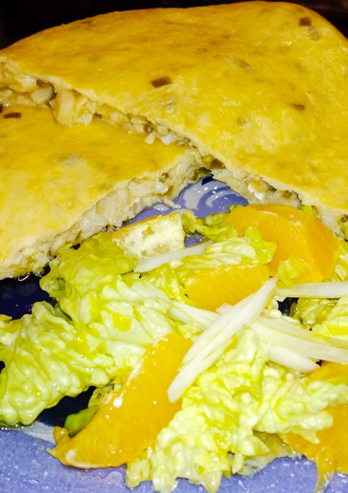 Una foto de Tortilla de bacalao con ensalada de naranja