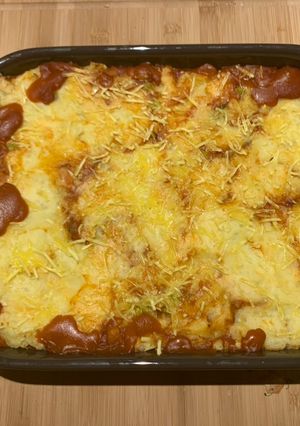A picture of Vegetable pie (vegan cottage pie).