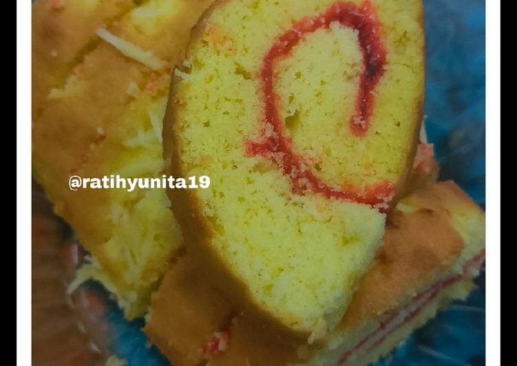 Bolu gulung selai strawberry