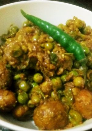 सूखे आलू मटर (Sukhe aloo matar recipe in Hindi) रेसिपी मुख्य फोटो