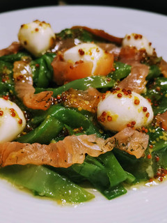 Una foto de Ensalada de judías verdes con salmón, con vinagreta de mostaza