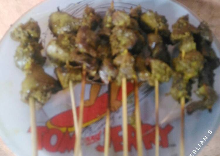 Bagaimana Membuat Sate ati ampela bumbu kuning, Bisa Manjain Lidah