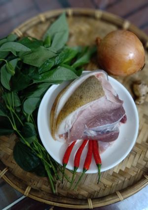Hình của món Thịt heo rừng xào lá lốt.