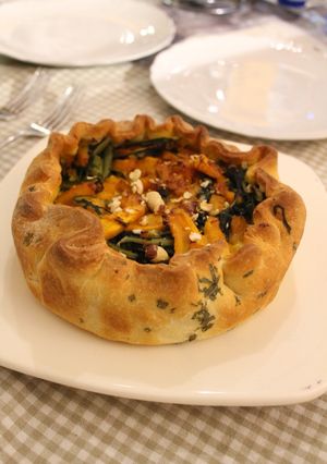 Foto di Torta salata con zucca, biete e nocciole