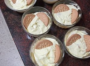 Foto principal de Mousse de limón con nectarina y galleta