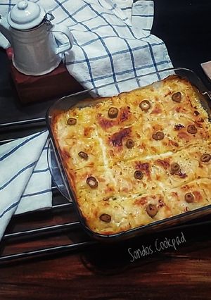 A picture of Sausage and cheese pie.