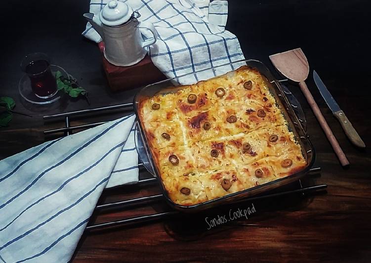 Recipe of Homemade Sausage and cheese pie