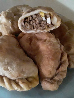 Una foto de Empanadas Caseras Criollas Argentinas fritas de Carne 🤤😊 🇦🇷