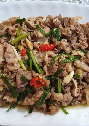 蔥爆牛五花 的食譜成品照片