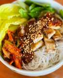 Bún Trộn Thịt Ba Chỉ Nướng, Kim Chi & Rau Diếp Non Sốt Ssamjang