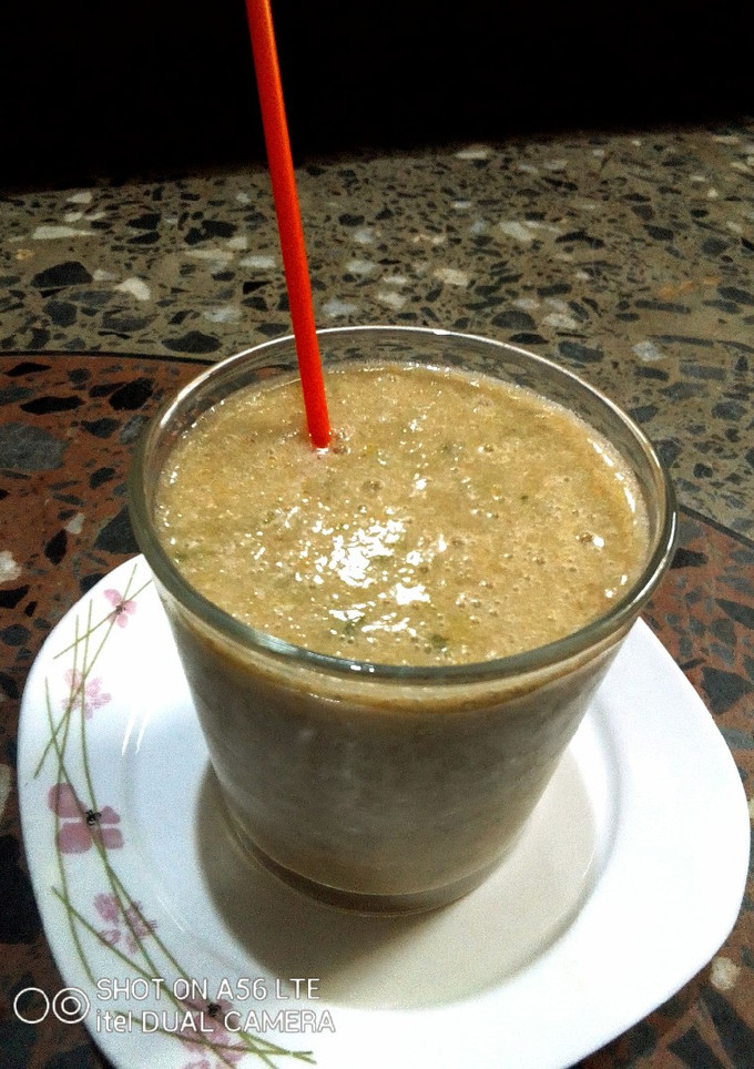 A picture of Banacucumber smoothie.