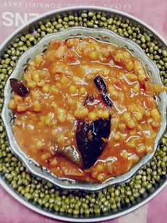 मुगाची रस्सा भाजी (Moongachi Rassa Bhaji Recipe In Marathi) रेसिपी चे मुख्य फोटो 