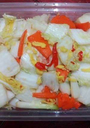 Hình của món Kim chi kiểu Việt Nam ăn kèm với thịt, chống ngán cho ngày Tết.