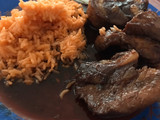 Costillas de cerdo a la bbq con arroz rojo
