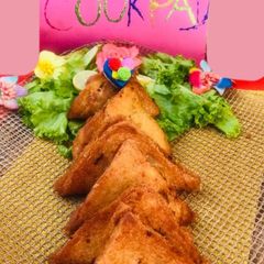 Cispy bread samosa A picture of Cispy bread samosa.