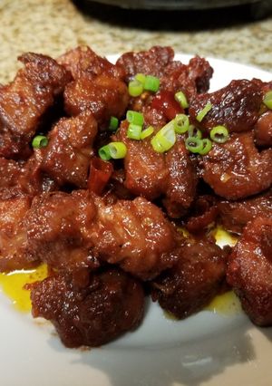 A picture of Pork binagoongan.
