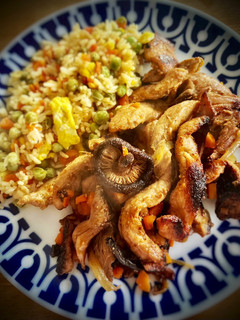 Una foto de Cerdo al estilo mu shu con arroz frito