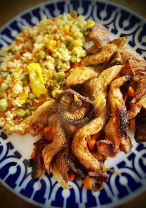 Una foto de Cerdo al estilo mu shu con arroz frito