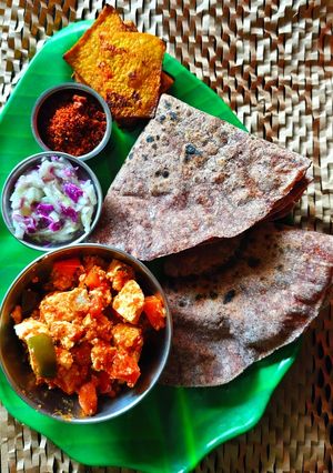 A picture of Ragi flour bhakri.