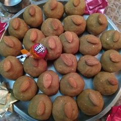A picture of Roasted Black chana ladoo.