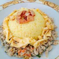 A picture of Nasi Kuning Magicom.