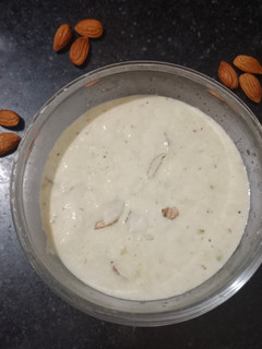 કેસર બાસુંદી (Kesar Basundi Recipe In Gujarati) રેસીપી મુખ્ય ફોટો
