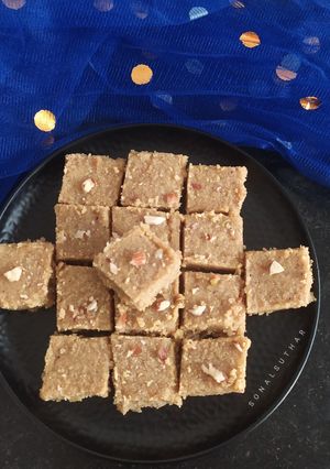 અડદિયા પાક (Adadiya paak recipe in Gujarati) રેસીપી મુખ્ય ફોટો