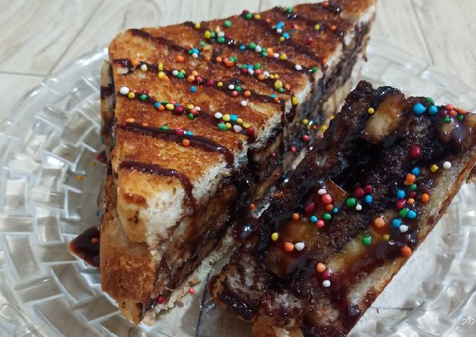 Chocolate Banana Sandwich Recipe