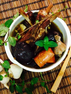 【進擊溫補膳●新加坡肉骨茶湯】 的食譜成品照片