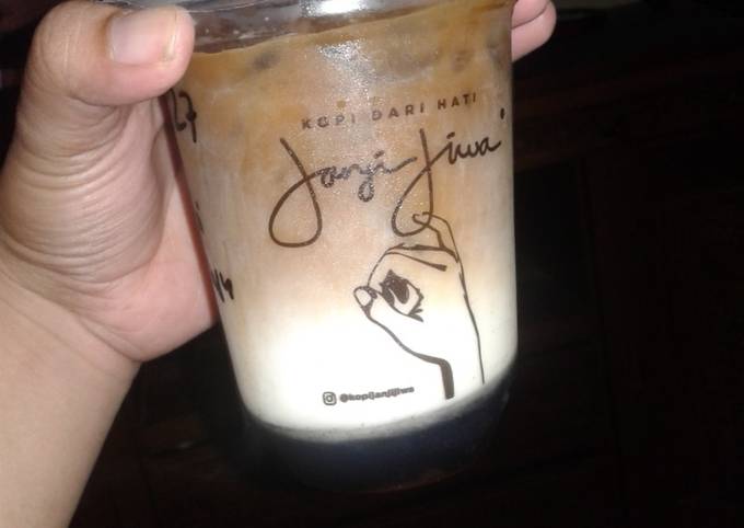 Resep Es kopi susu ala janji jiwa oleh Kiky Fauzia - Cookpad