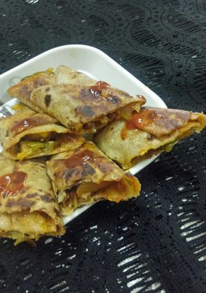 A picture of Methi veg roll.