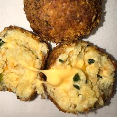 A picture of Chicken dumpling with cheese.