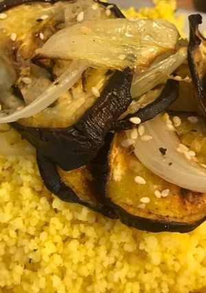 Una foto de Cuscús con berenjenas asadas