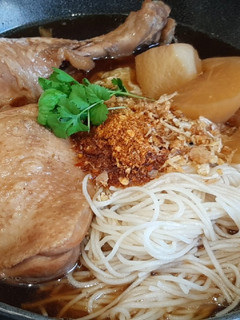 A picture of Braised Chicken Noodle Soup with Fragrant Broth, Easy to Make, Rich Flavor.