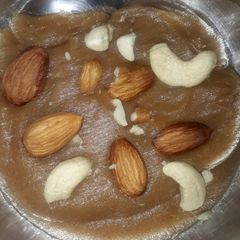 A picture of Atta halwa (wheat flour).
