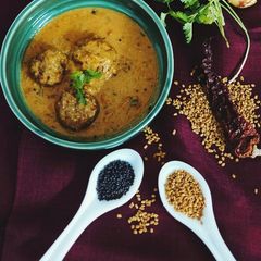 A picture of Lauki kofta- A dish from northern India.