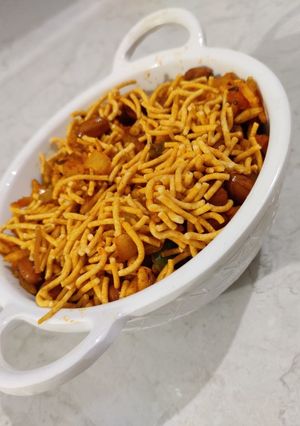 મમરા પૌંઆ (Mamra Paua Recipe In Gujarati) રેસીપી મુખ્ય ફોટો