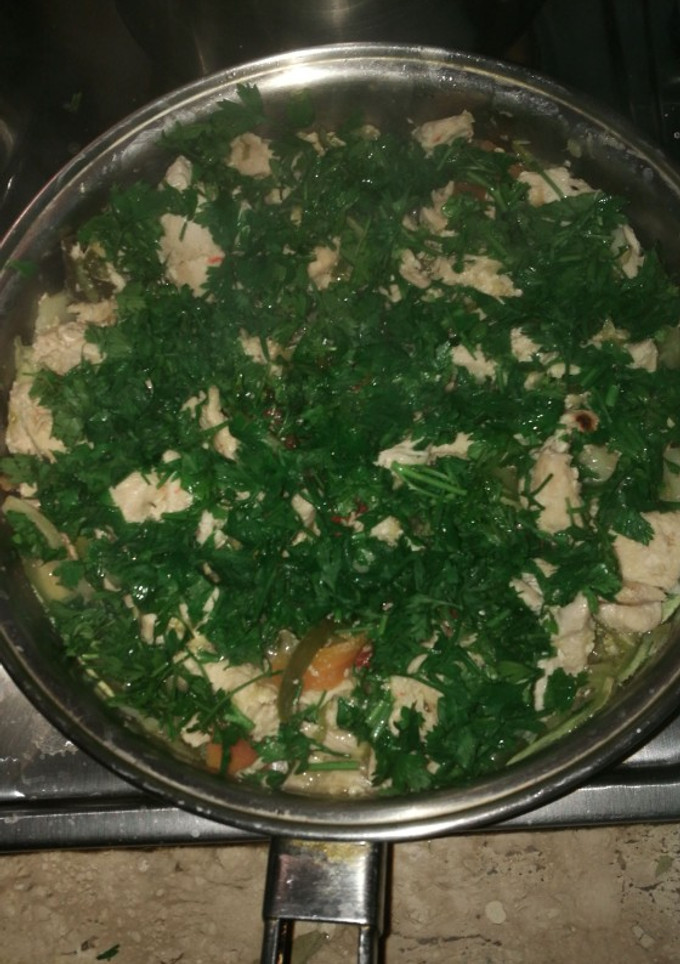Una foto de Casi todo verde con filetes de pollo