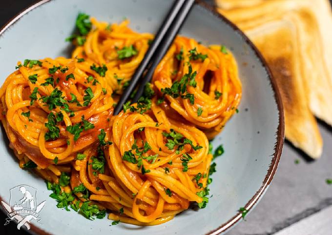 Nudeln in Tomatensoße Vegan