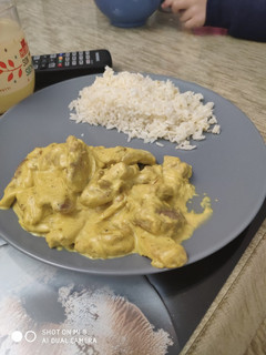 Una foto de Lomo al curry y arroz blanco