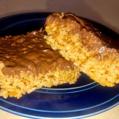 A picture of 10 minute Reese’s Rice Krispie treats.