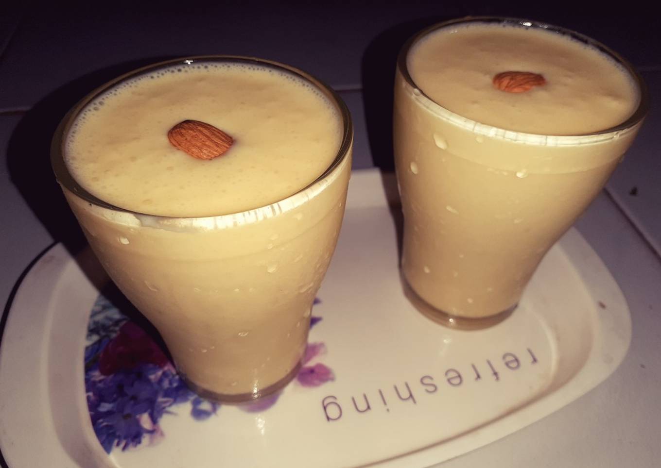 Banana mango smoothie