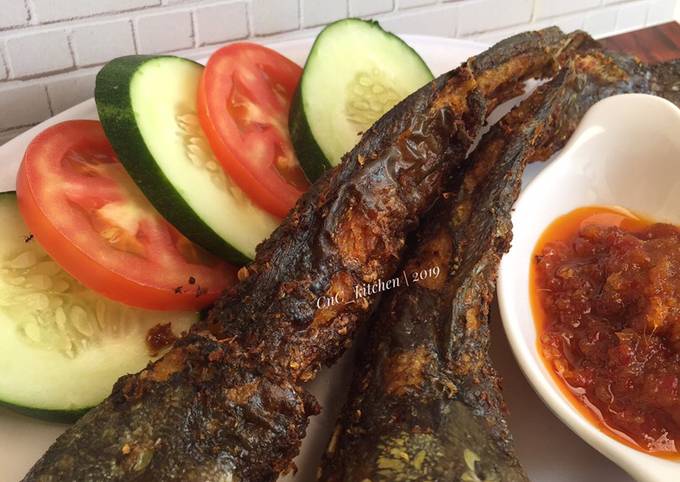 Standar Resep memasak Lele Goreng Bumbu Kuning yang menggugah selera