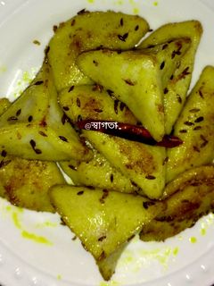 রাঙা আলুর পুর ভরা ভাজা পিঠে(ranga aloor pur bhora pithe recipe in Bengali) রেসিপির প্রধান ছবি