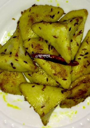 রাঙা আলুর পুর ভরা ভাজা পিঠে(ranga aloor pur bhora pithe recipe in Bengali) রেসিপির প্রধান ছবি